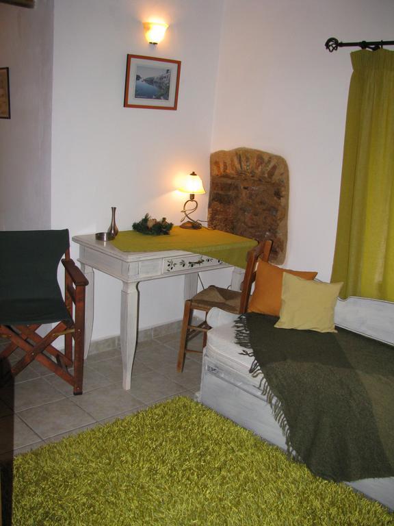 Porfyrousa Traditional *